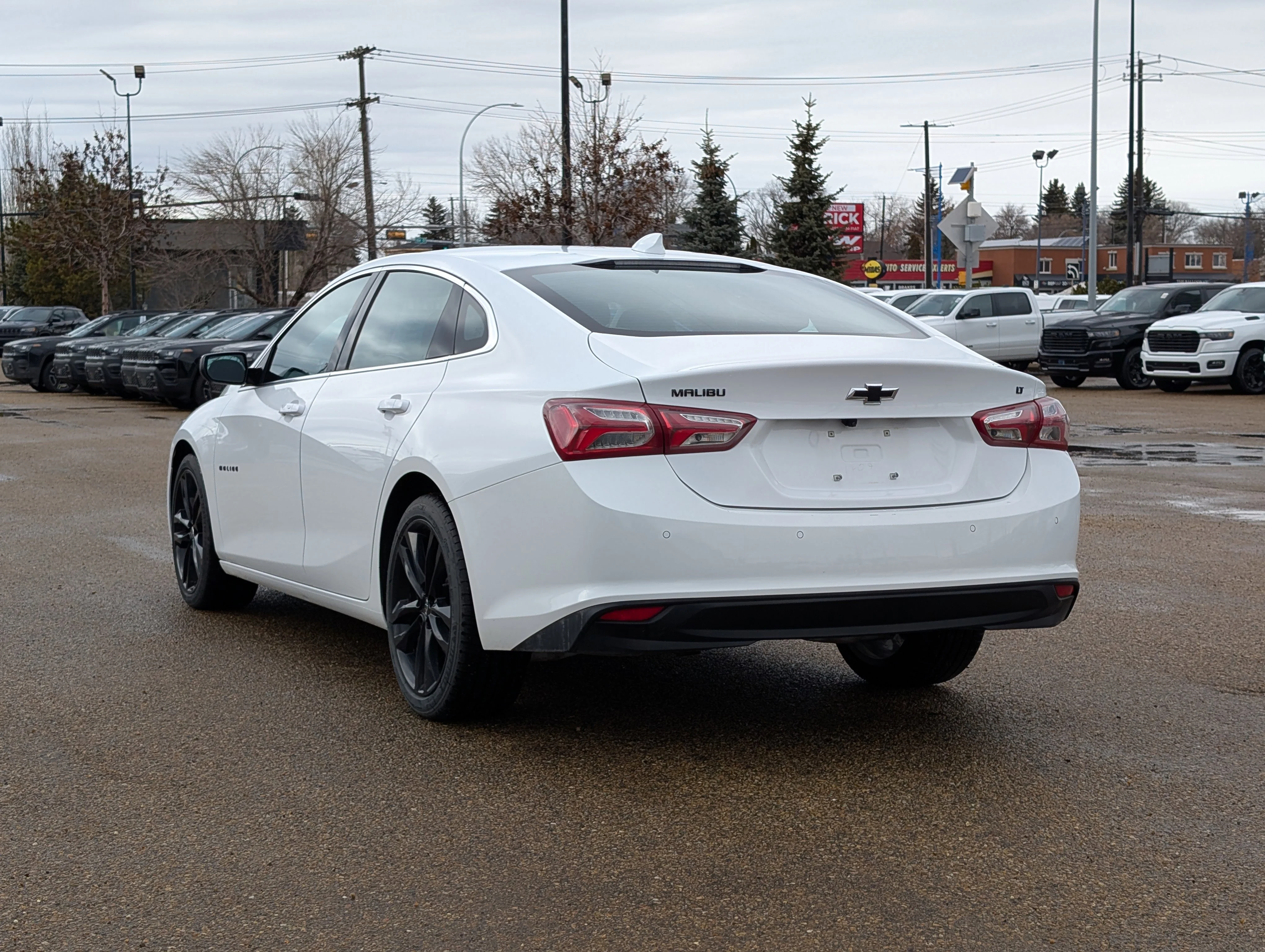 Used 2024 Summit White Chevrolet 1LT image 4