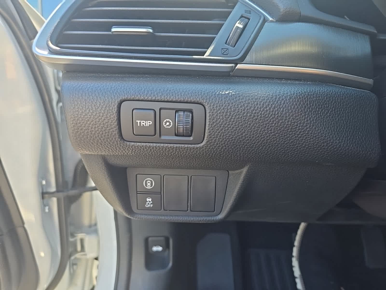 Used 2018 White Honda LX 1.5T image 17