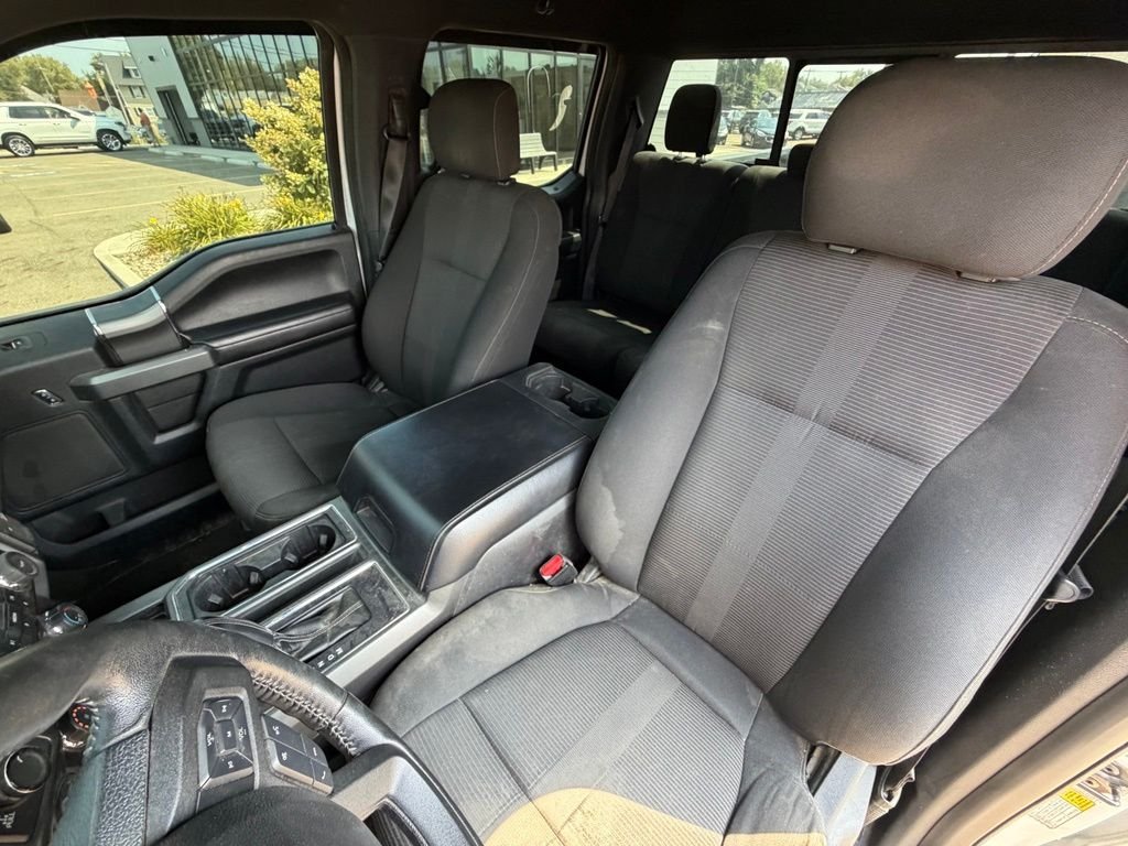 Used 2017  Ford  image 6