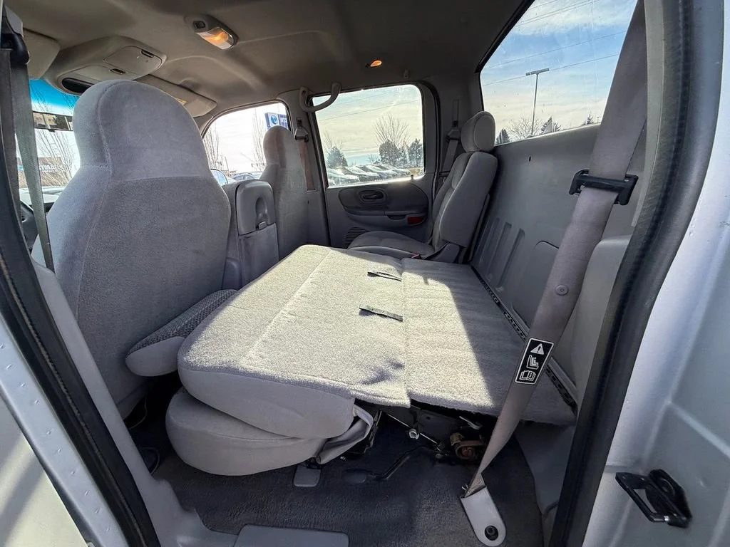 Used 2002  Ford King Ranch image 33