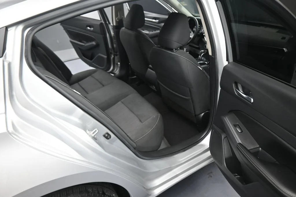 Used 2022 Silver Nissan 2.5 SV image 41