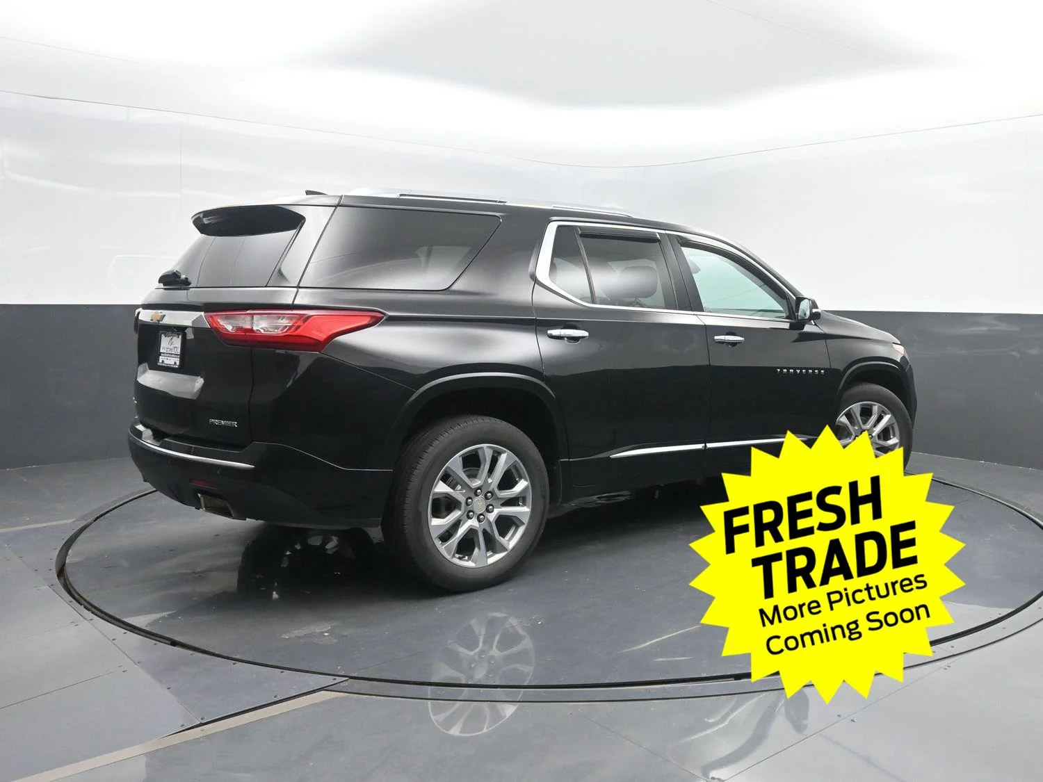 Used 2019 Chevrolet Traverse Premier with VIN 1GNEVKKW1KJ102531 for sale in Charles City, IA