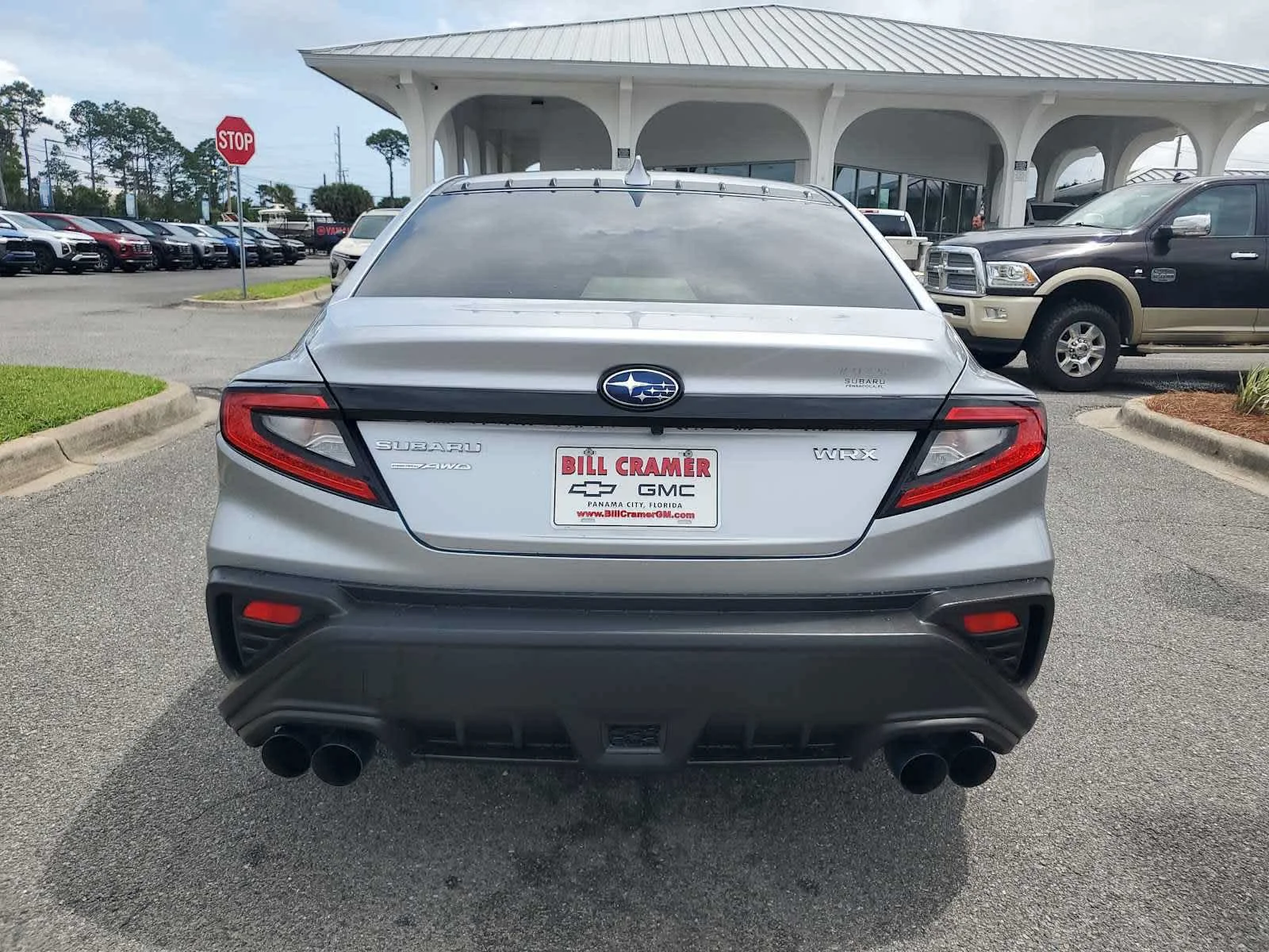 Used 2023  Subaru  image 4