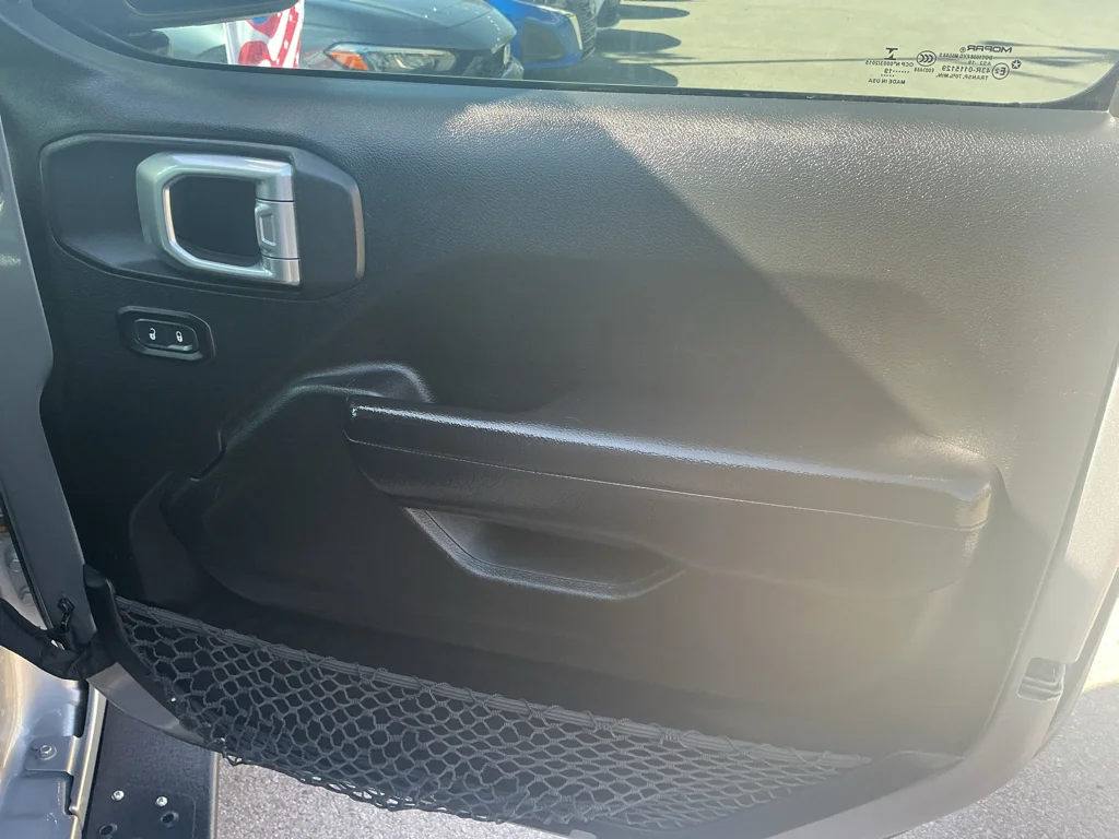Used 2019 Billet Silver Metallic Clearcoat Jeep Sport S image 13