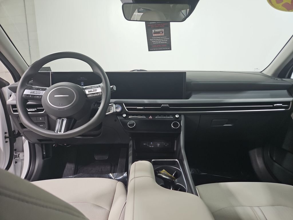 Used 2025 White Hyundai SEL image 19