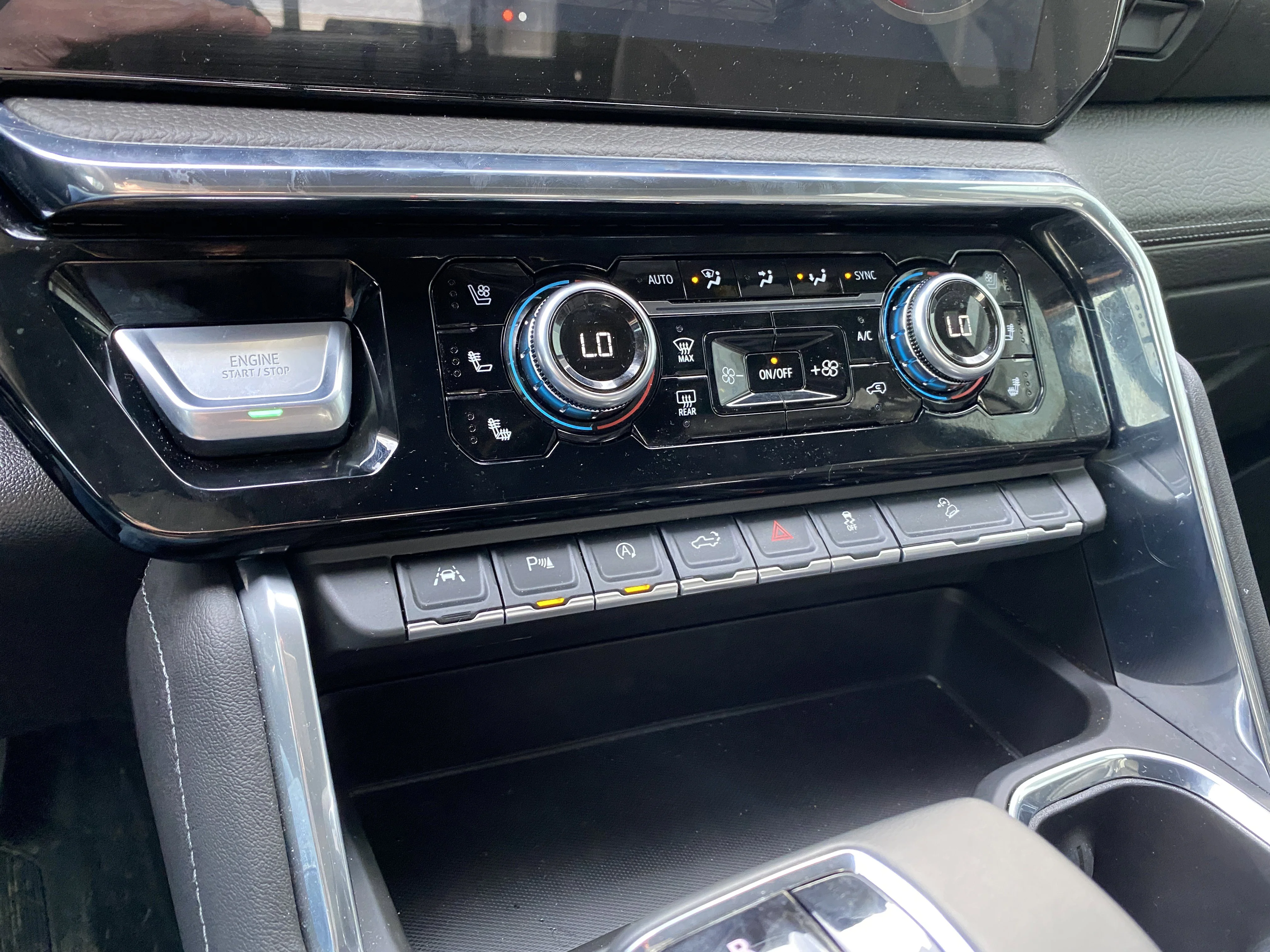 Certified Used 2025 Black GMC Crew Cab Denali * 6.2L V8 *360 CAMERA * HEAD UP DISPLAY * image 18