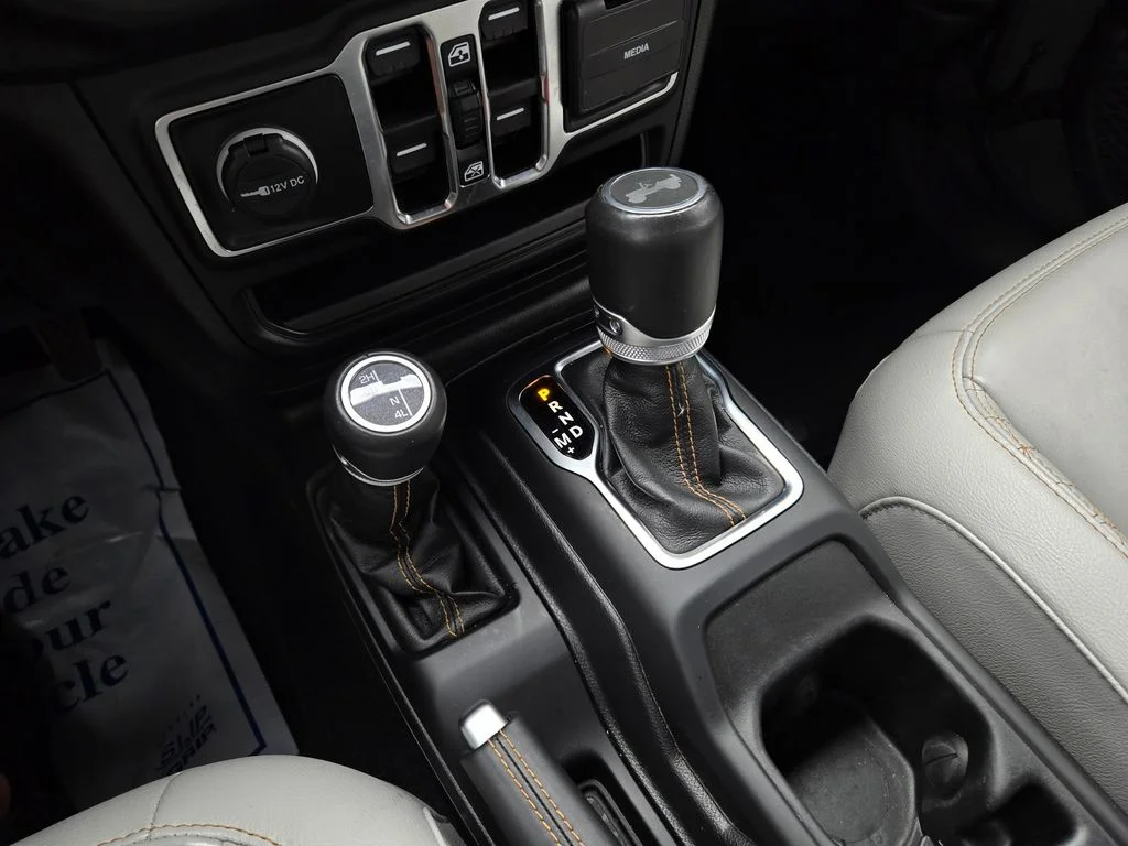 Used 2023 Gray Jeep Sahara image 27