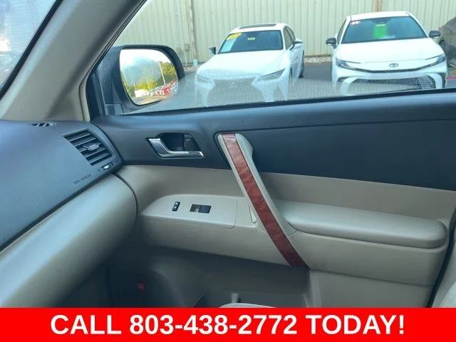 Used 2010 White Toyota Limited image 30