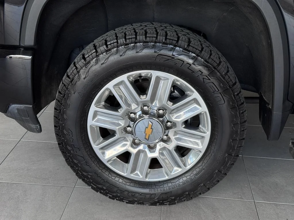 Certified Used 2025 Black Chevrolet High Country image 4
