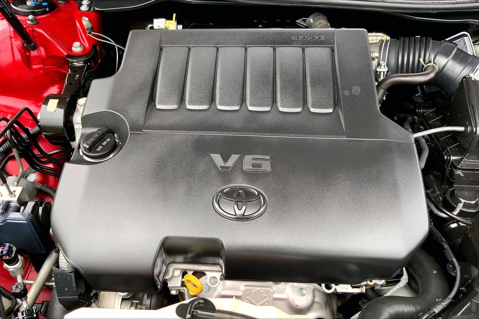 Used 2014 Barcelona Red Metallic Toyota SE image 32