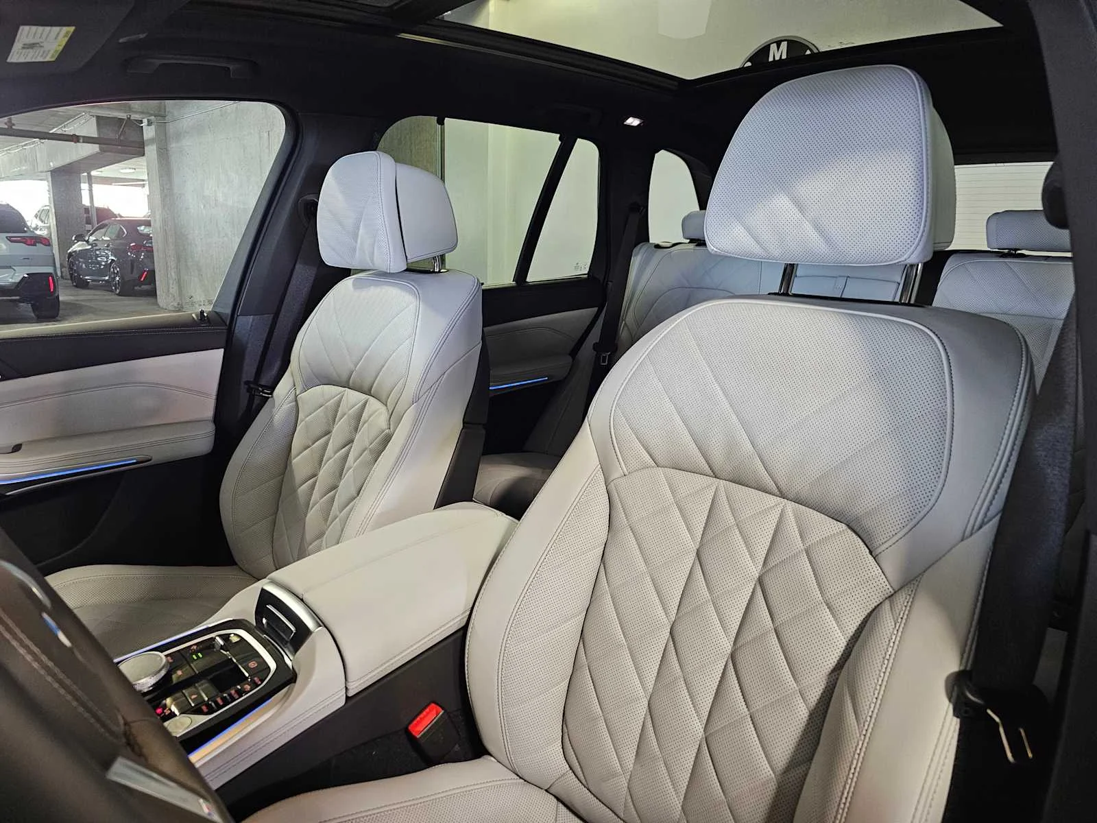 New 2026 Carbon Black Metallic BMW xDrive50e image 31