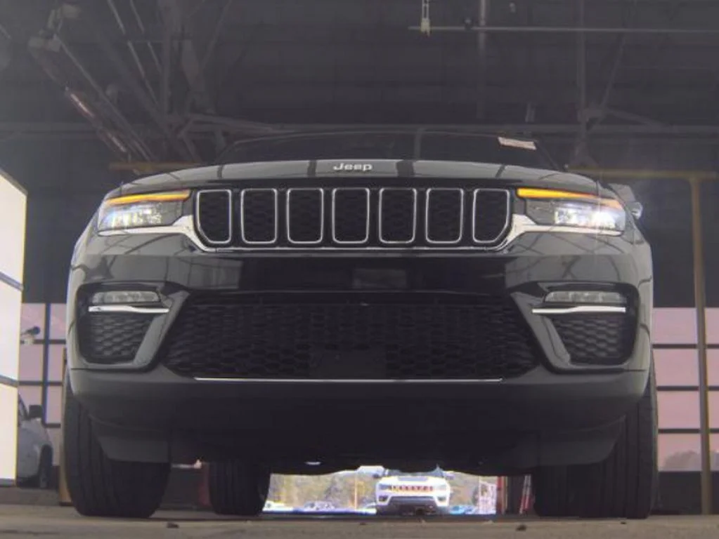 Used 2024 Diamond Black Jeep Limited image 3
