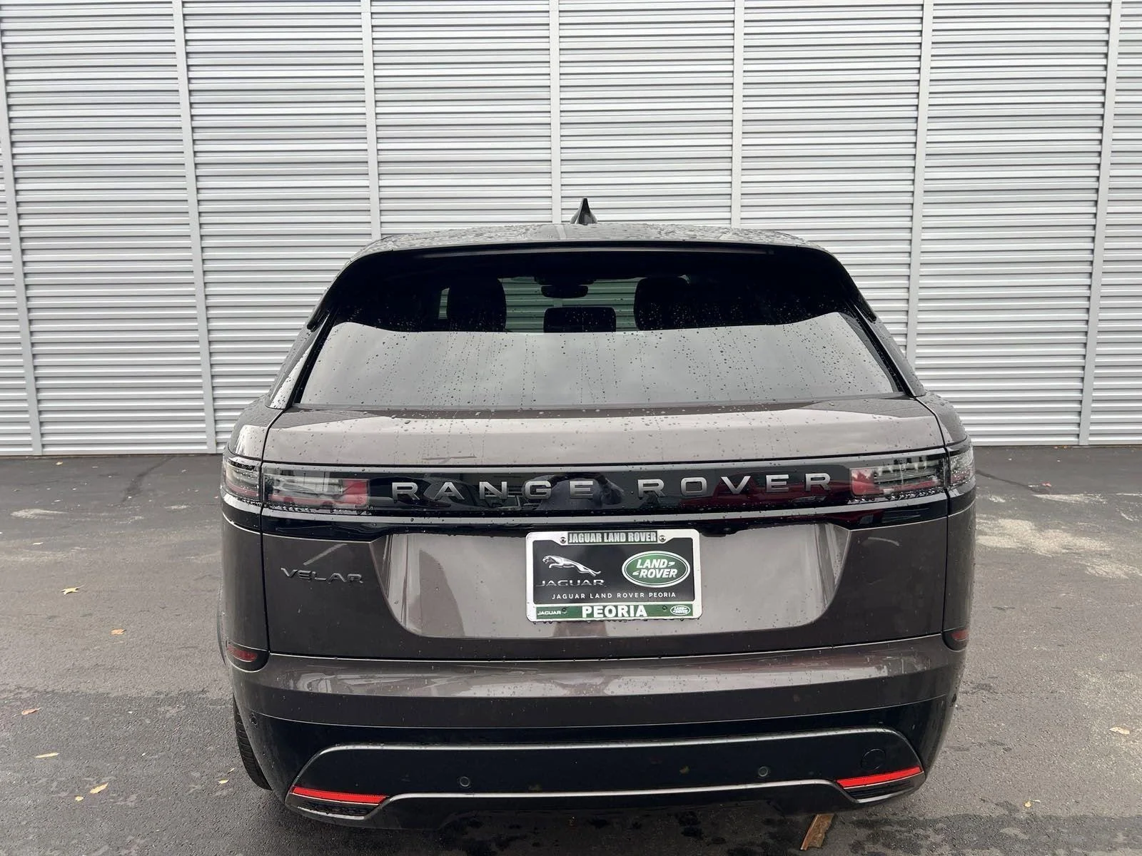 New 2025 Charente Grey Premium Metallic Land Rover Dynamic SE image 4