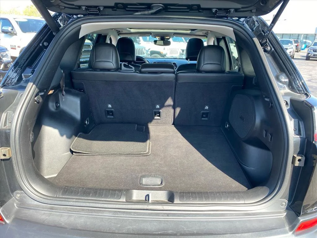Used 2022 Diamond Black Crystal Pearlcoat Jeep Limited image 24