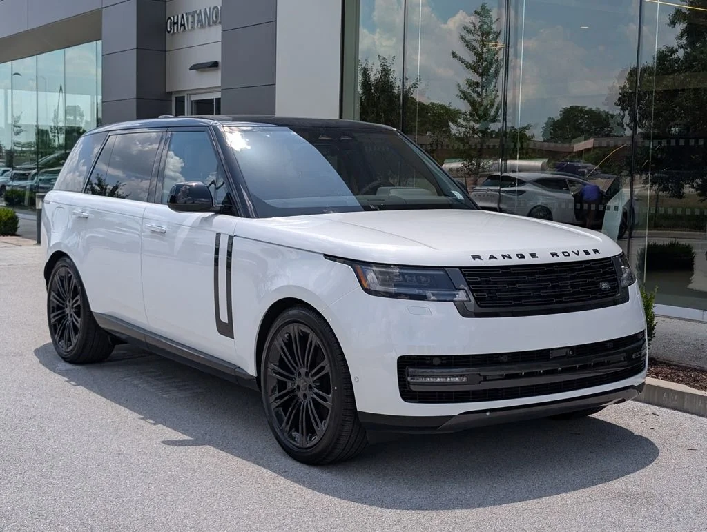 New 2026 Ostuni Pearl White Land Rover SE image 8