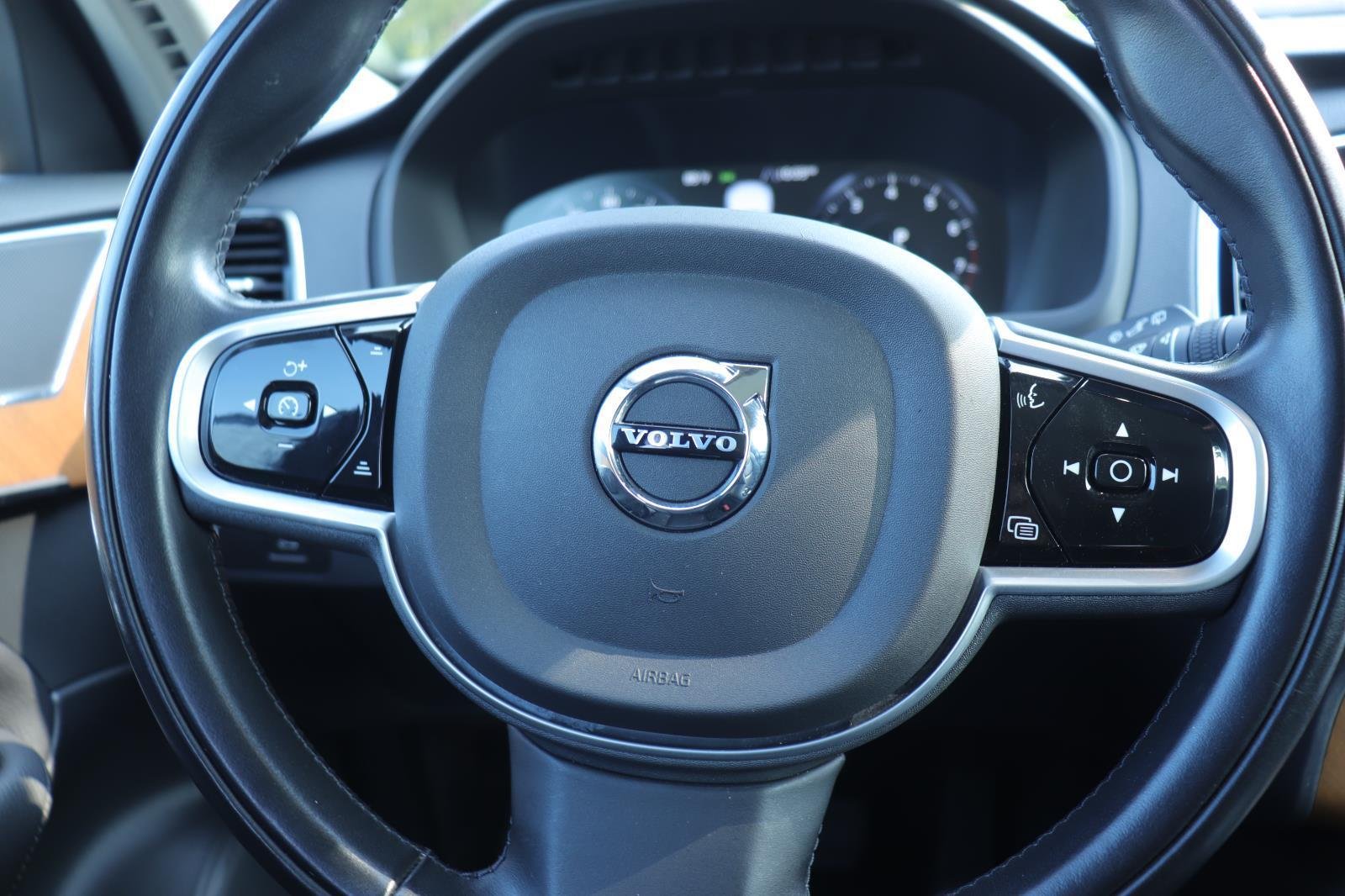 Used 2022 Savile Grey Metallic Volvo Momentum image 32