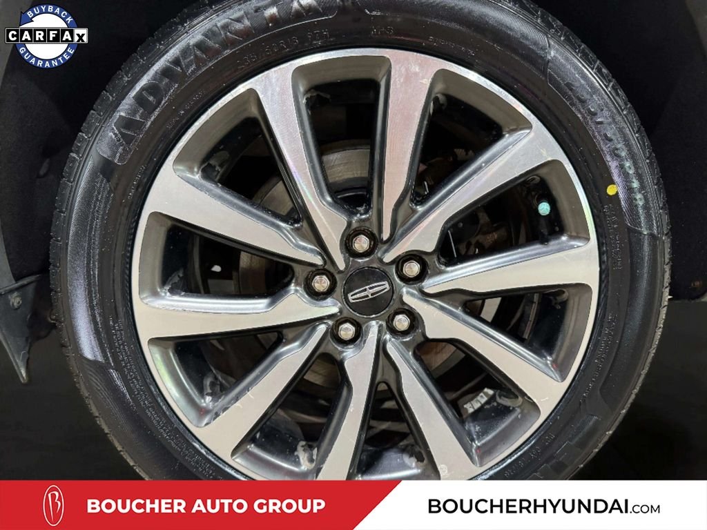 Used 2019 White Platinum Metallic Tri-Coat Lincoln Reserve image 29