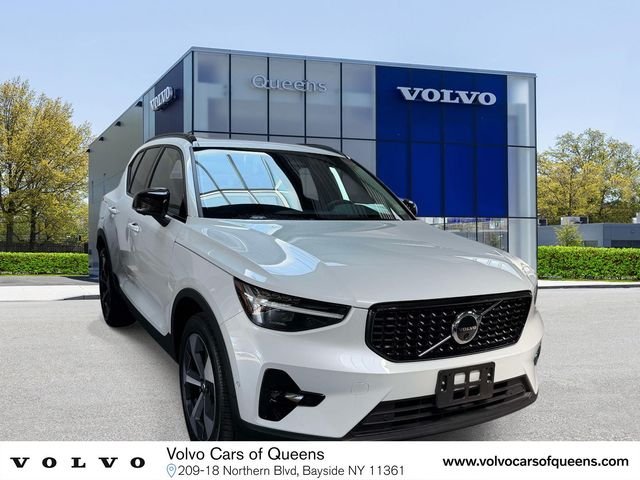 2026 Volvo XC40 B5 Plus Dark AWD's photo