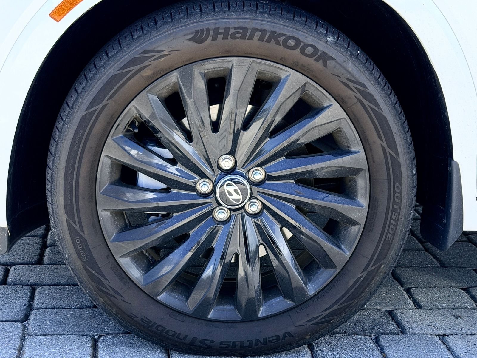 Used 2025 White Hyundai Calligraphy Night Edition image 13