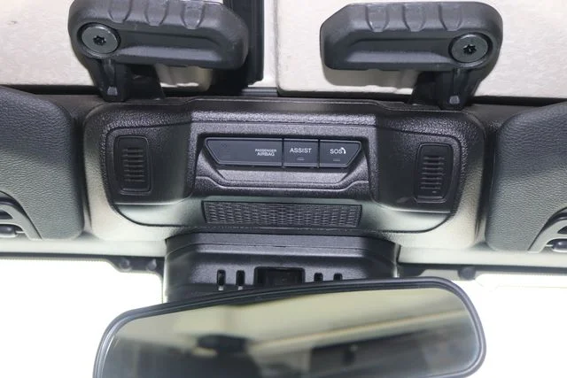 Used 2024 Earl Clearcoat Jeep Sport S image 25