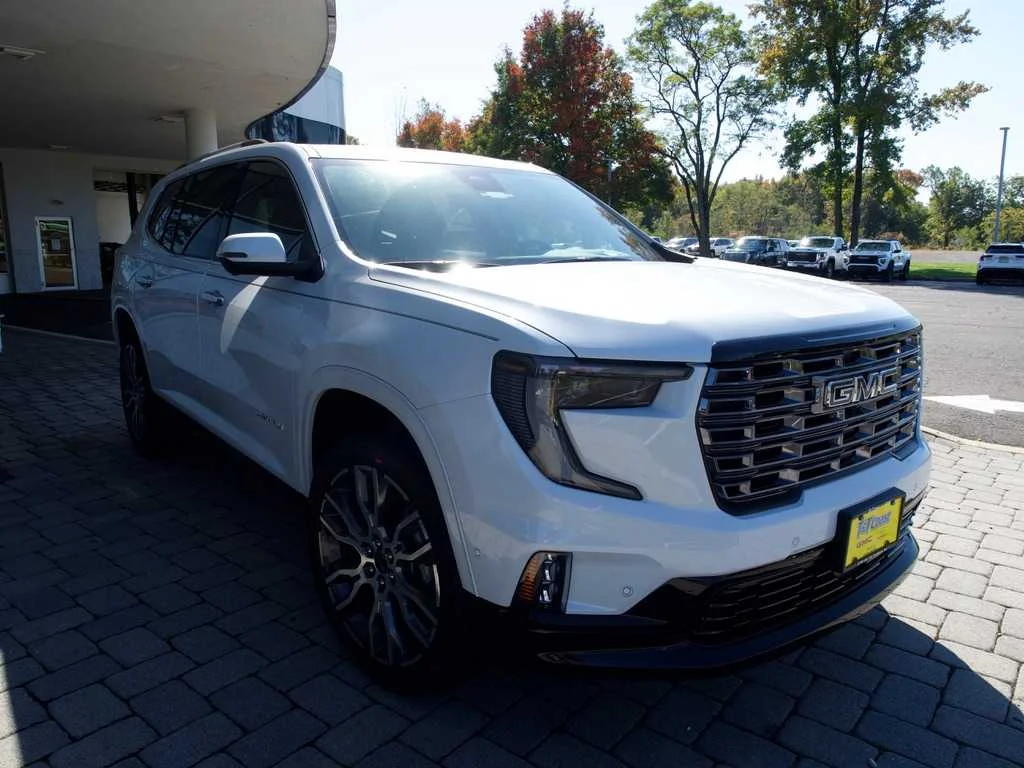 New 2027 Glacier White Tricoat GMC Denali Ultimate image 3