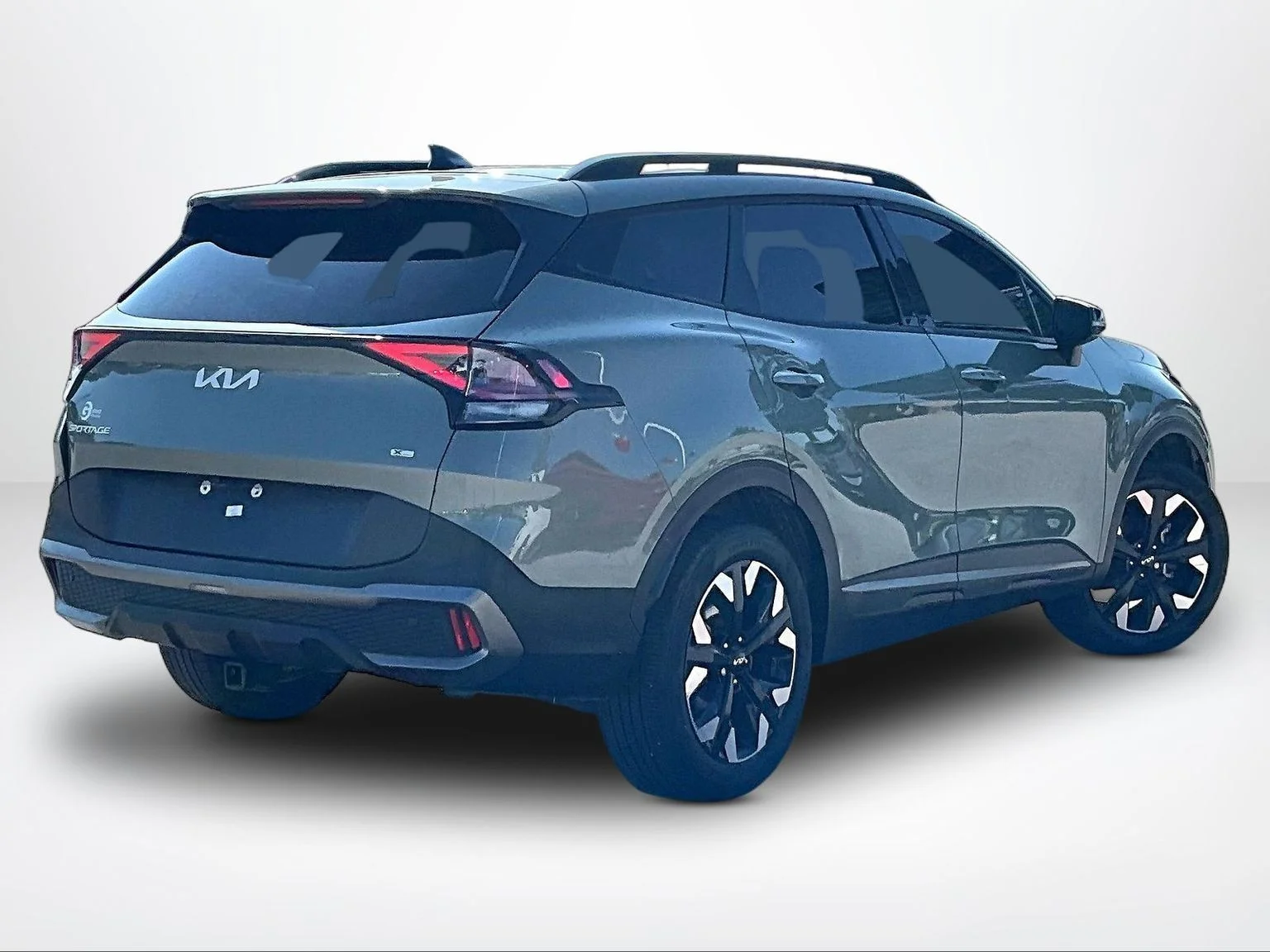 Used 2023 Green Kia X-Line image 3