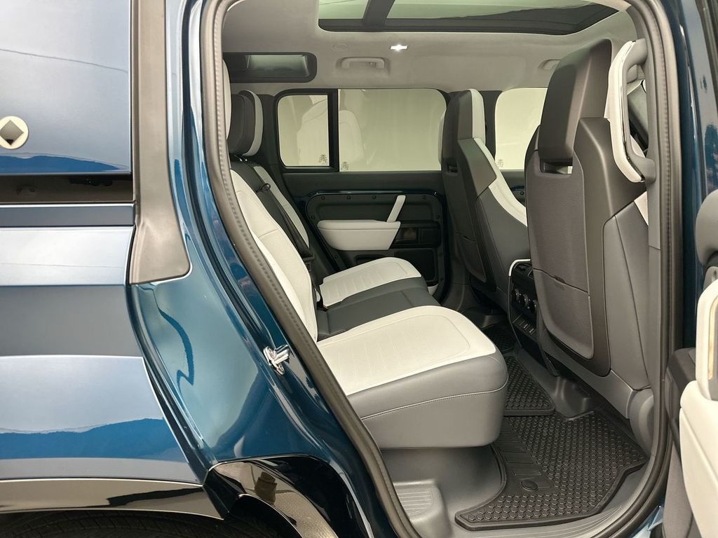 New 2026 Sargasso Blue Land Rover OCTA image 15