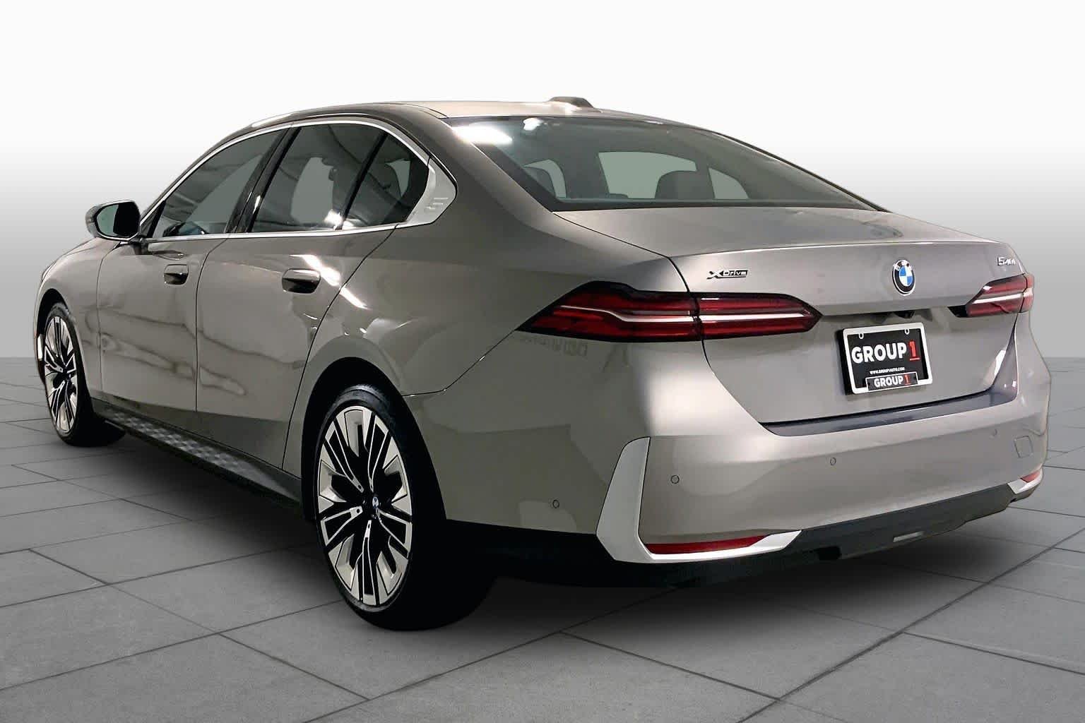 Used 2026 Oxide Grey Metallic BMW 540i xDrive image 11