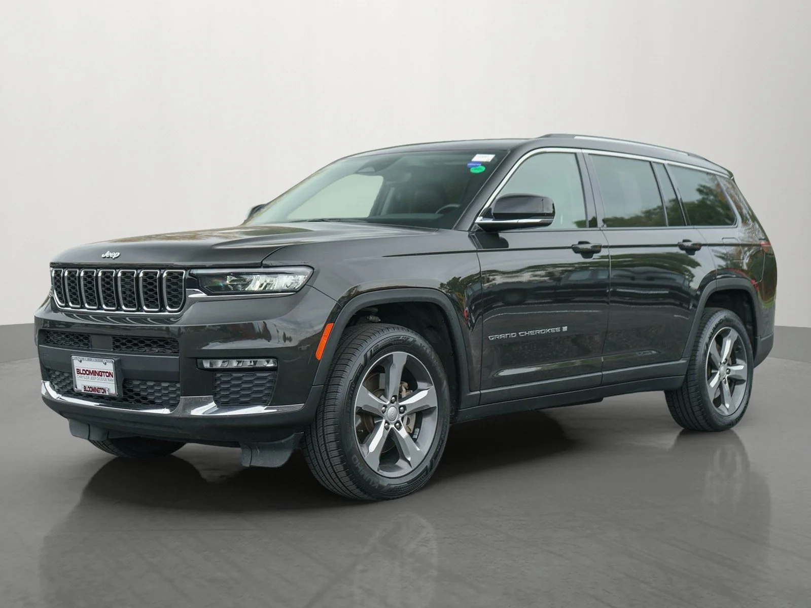 Used 2021 Rocky Mountain Pearlcoat Jeep Limited image 3