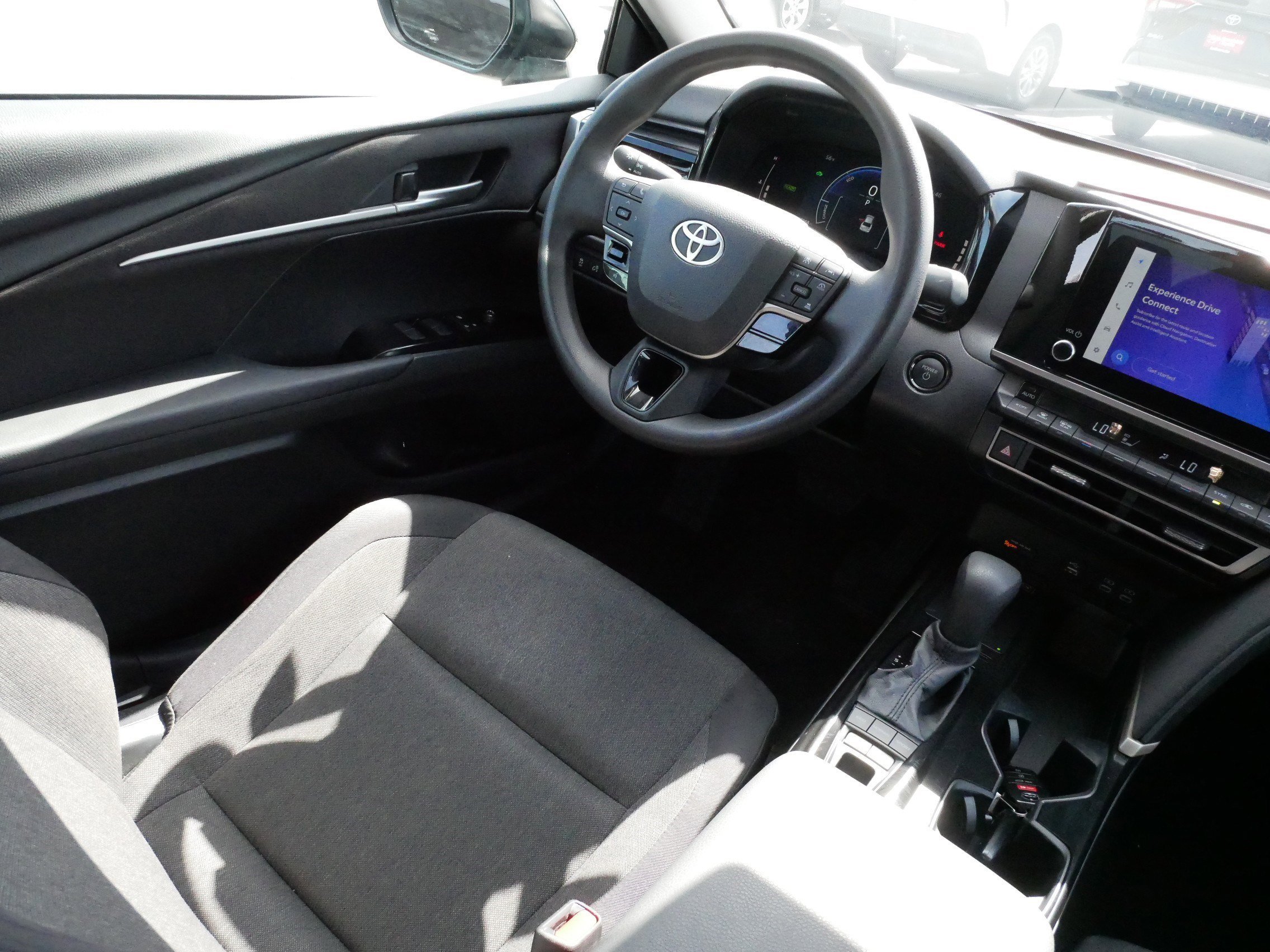 2025 Toyota Camry LE - Photo 9