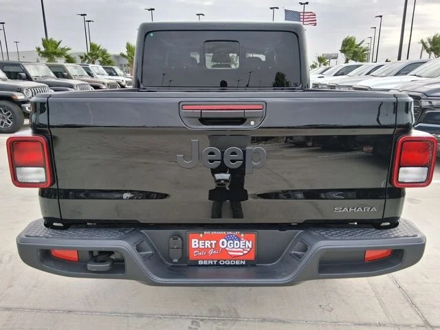 New 2026 Black Clear-Coat Exterior Paint Jeep Sahara image 6