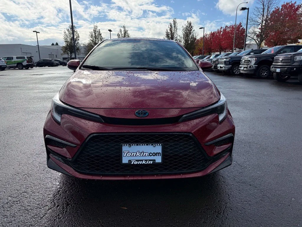 Used 2025 Ruby Flare Pearl Toyota SE image 2