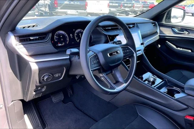New 2026 Baltic Gray Metallic Clear-Coat Exterior Paint Jeep Laredo Altitude image 6