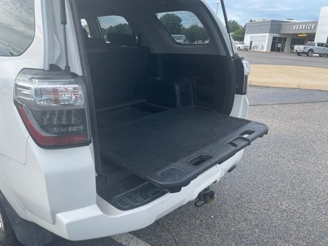 Used 2014 White Toyota SR5 image 9