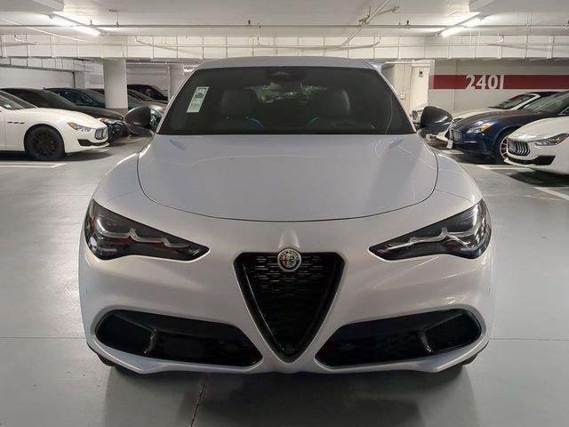New 2025 Moonlight Gray Metallic Exterior Paint Alfa Romeo  image 2