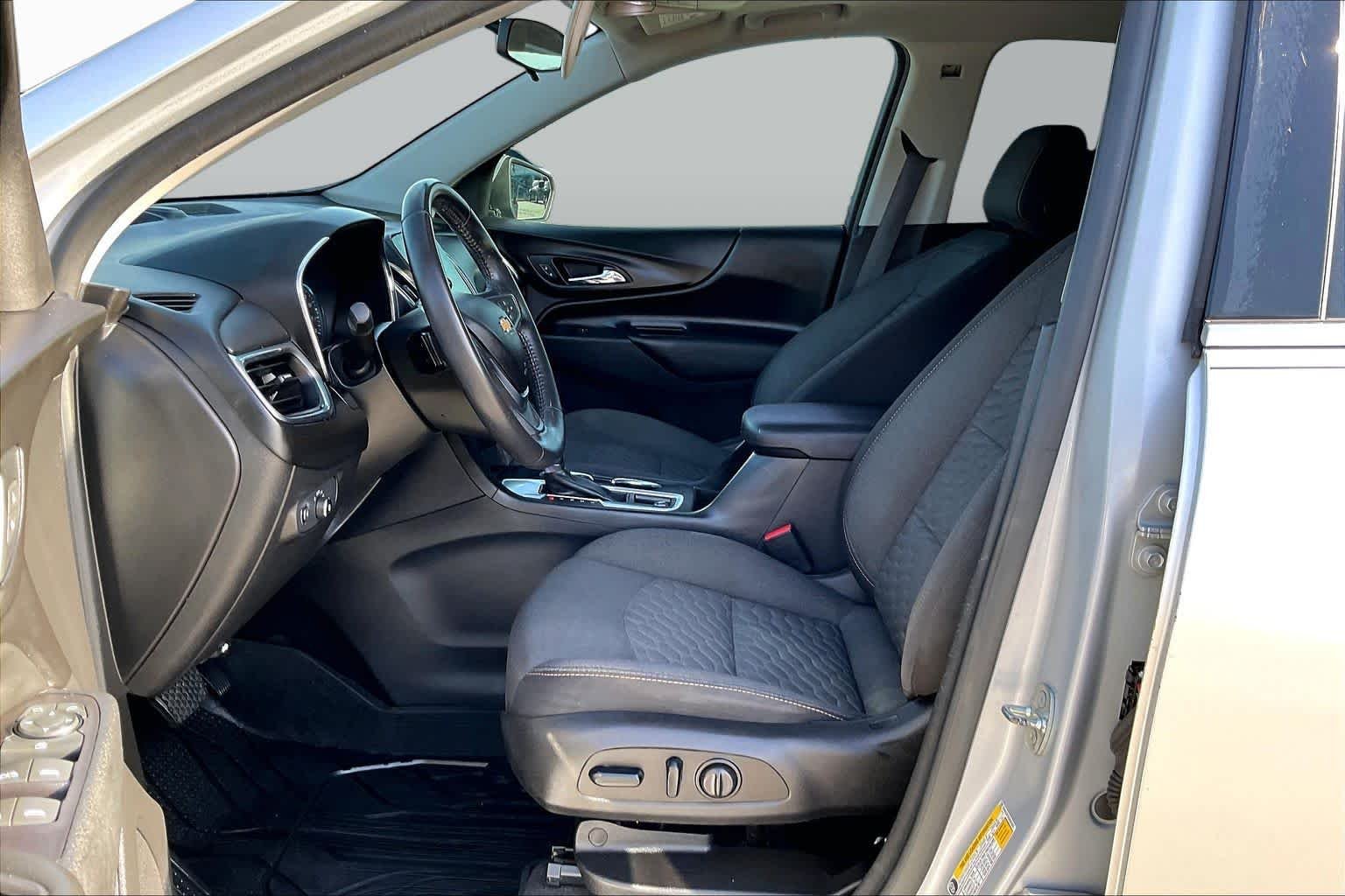 Used 2018 Silver Ice Metallic Chevrolet LT image 7