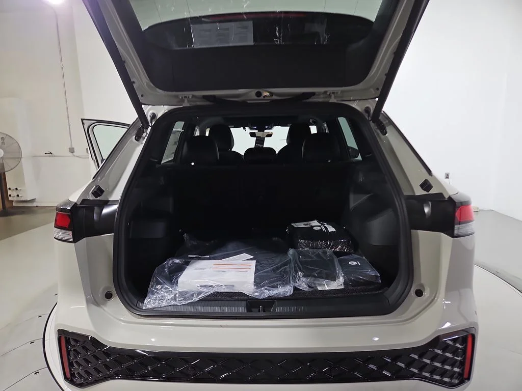 New 2026 Beige Volkswagen 2.0T SE R-Line Black image 21