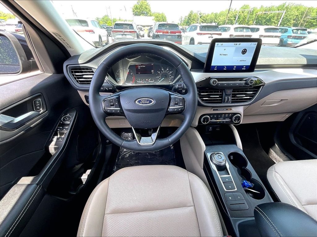 Used 2022 Agate Black Metallic Ford SEL image 16