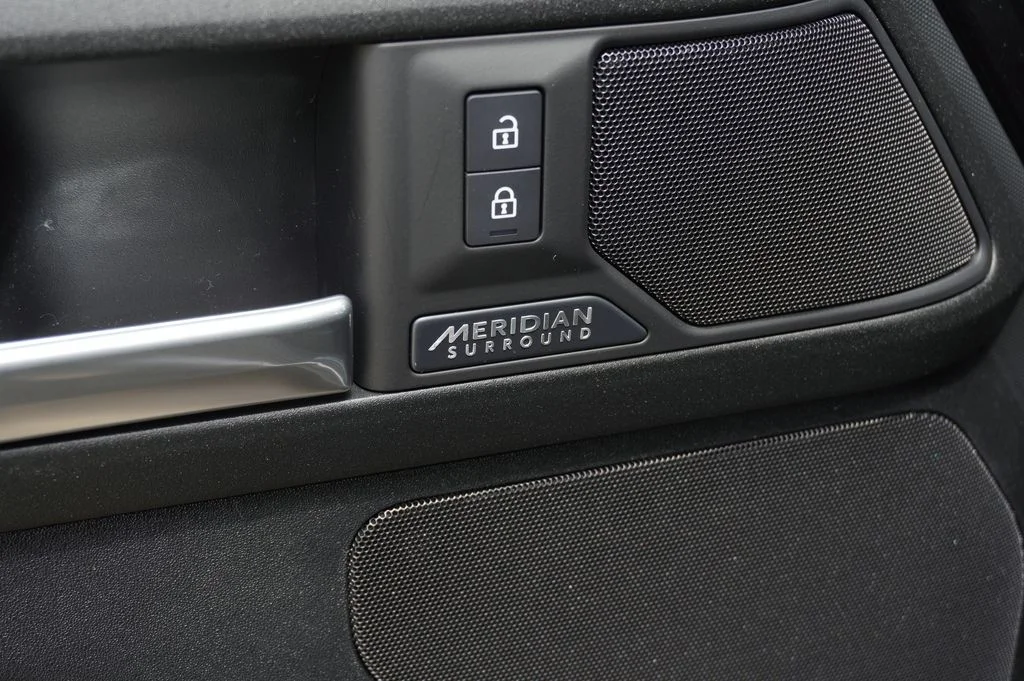 New 2026 Santorini Black Land Rover X image 12