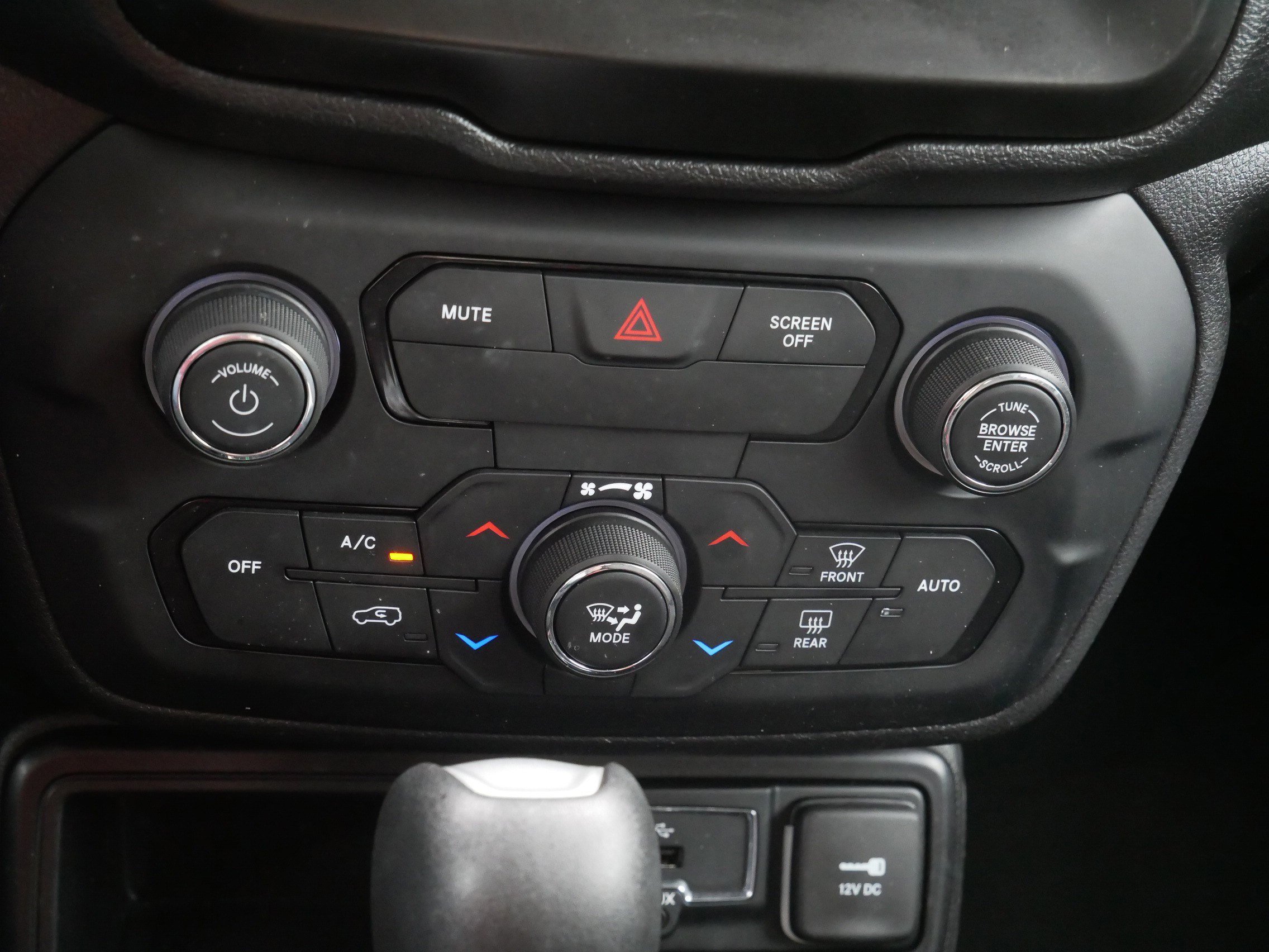 Used 2018 Granite Crystal Metallic Clearcoat Jeep Altitude image 23
