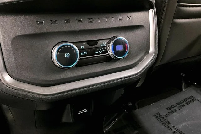 Used 2025 Oxford White Ford Active image 34