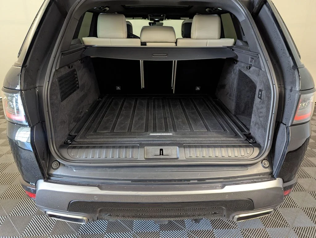 Used 2022 Black Land Rover HSE Silver Edition image 15