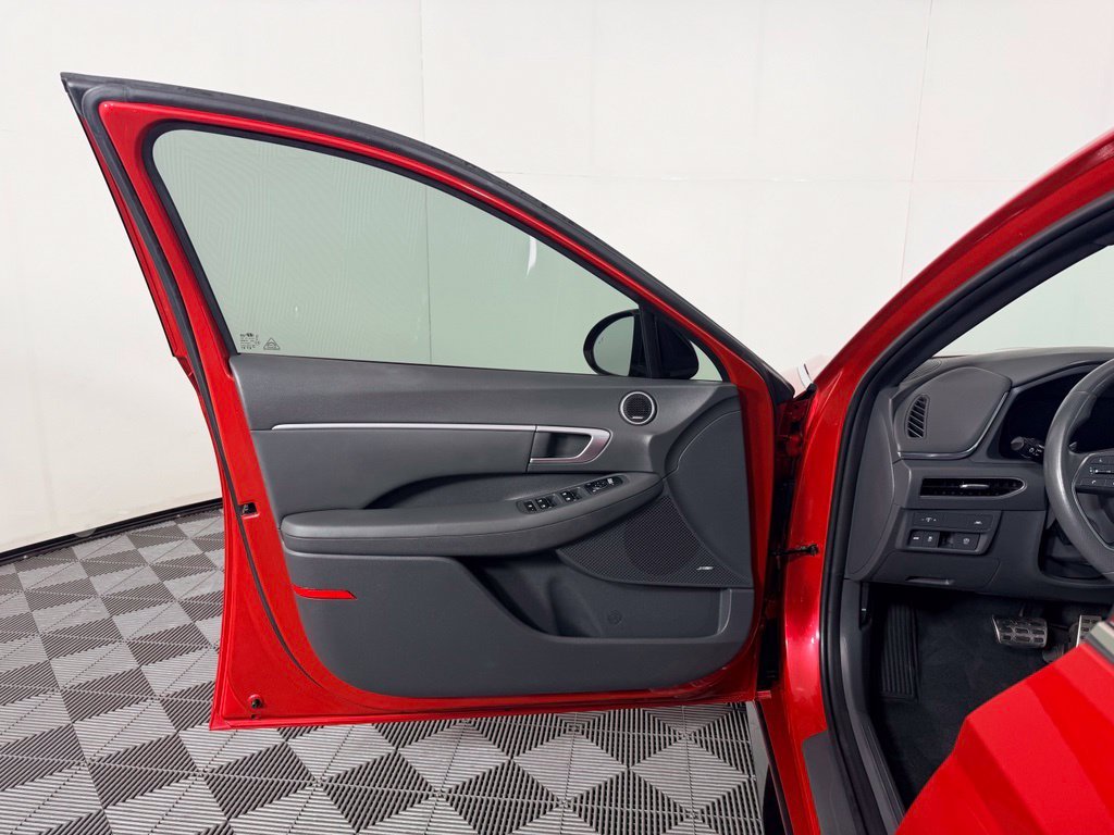Used 2020 Red Hyundai SEL Plus image 28