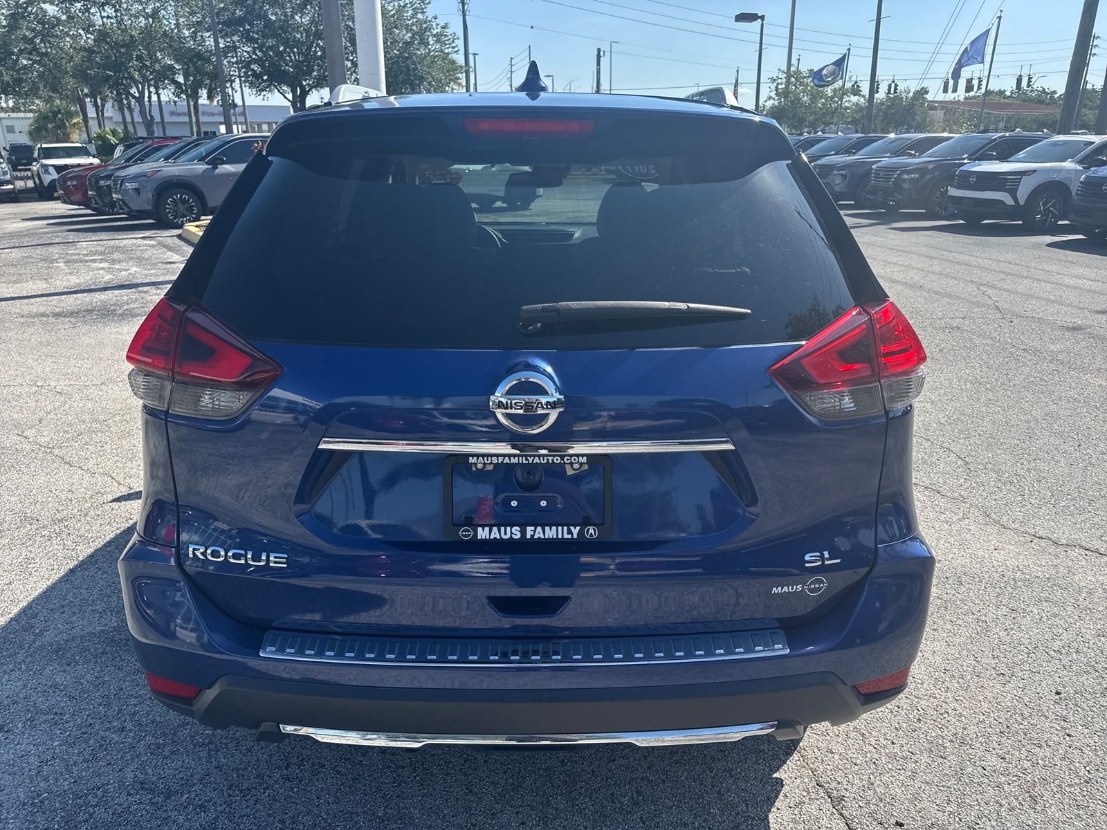 Used 2017 Blue Nissan SL image 14
