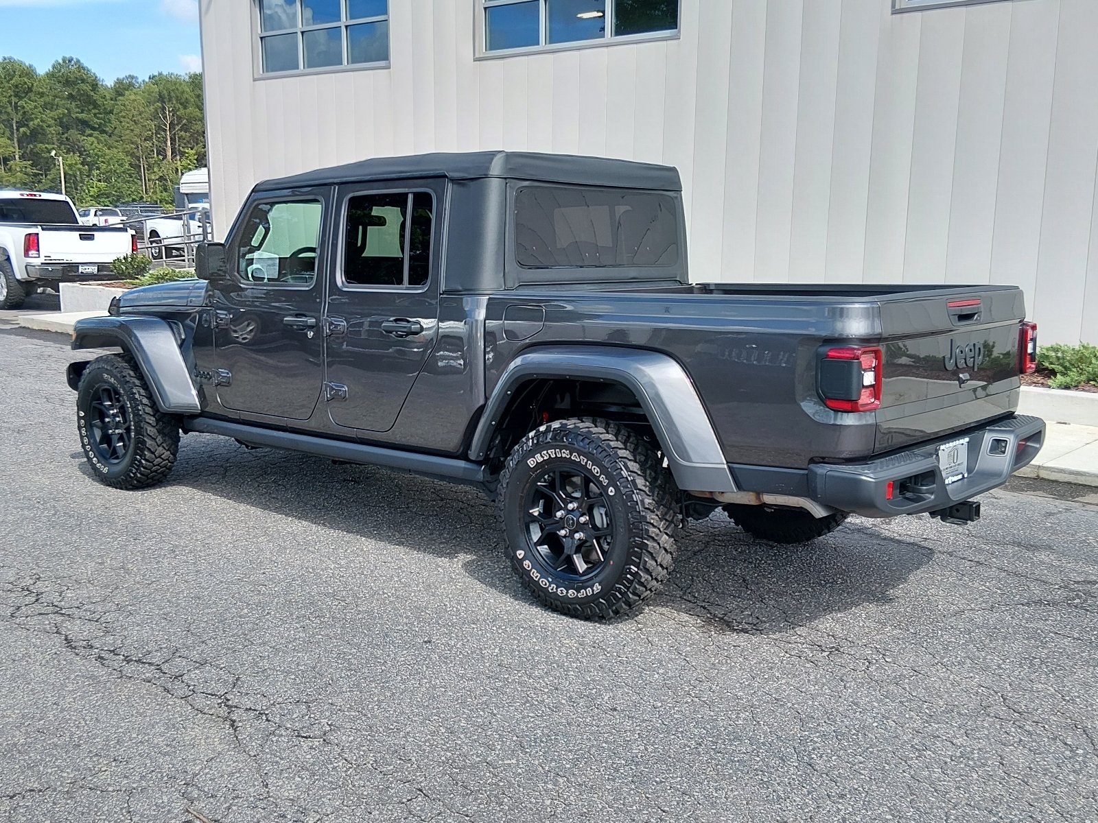 Used 2025 Granite Crystal Metallic Clear Coat Jeep Willys image 5