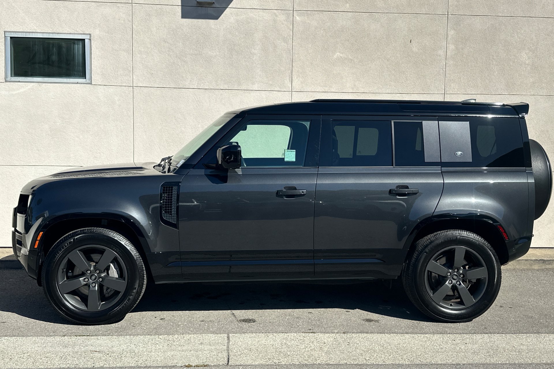 Certified Used 2023 Carpathian Grey Premium Metallic Land Rover X-Dynamic SE image 5