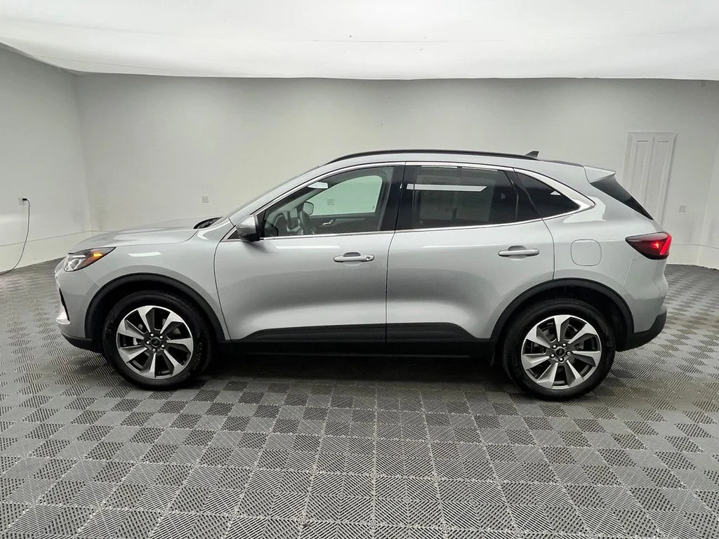 Used 2023 Silver Ford Platinum image 13