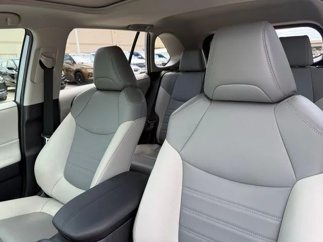 Certified Used 2023 SILVER SKY METALLIC Toyota XLE Premium image 45