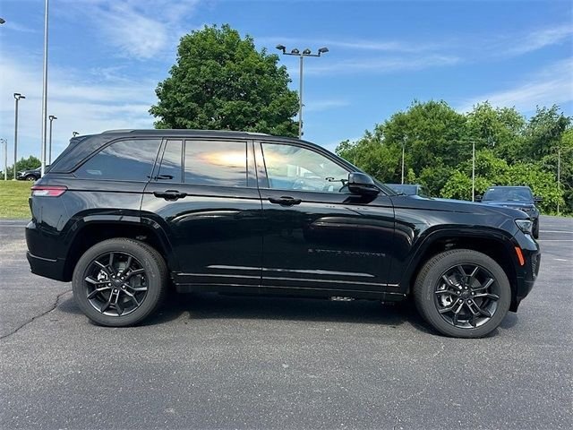 New 2024 Diamond Black Crystal Pearl-Coat Exterior Paint Jeep Anniversary Edition 4xe image 8