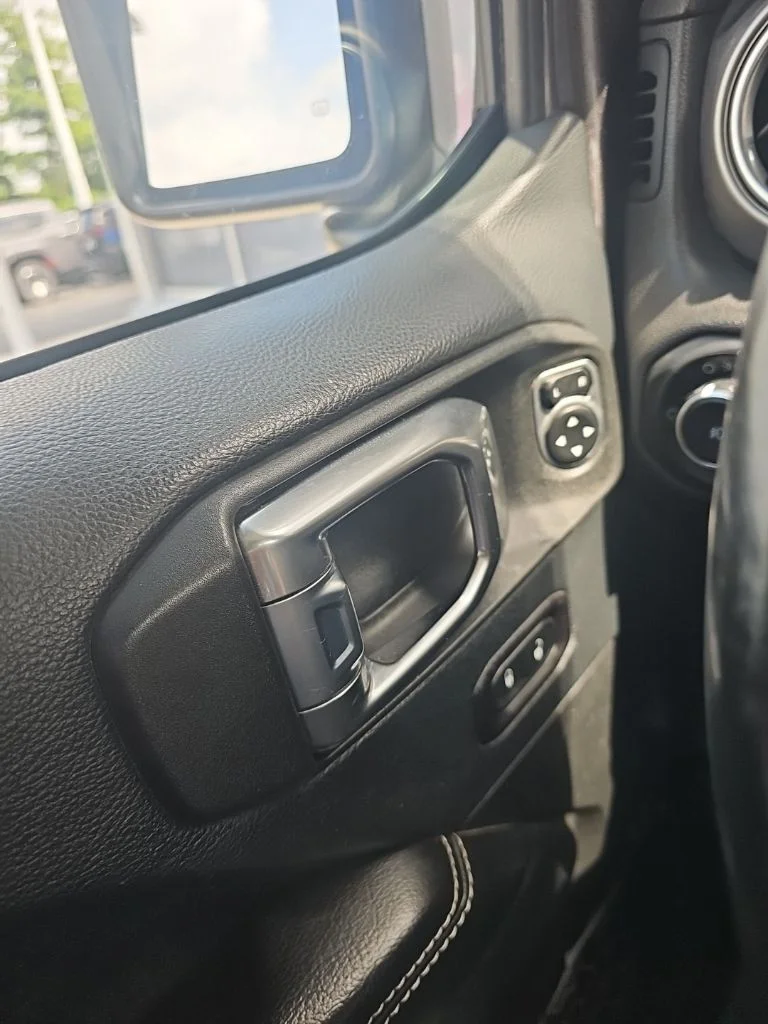 Certified Used 2018 Gray Jeep Unlimited Sahara image 13